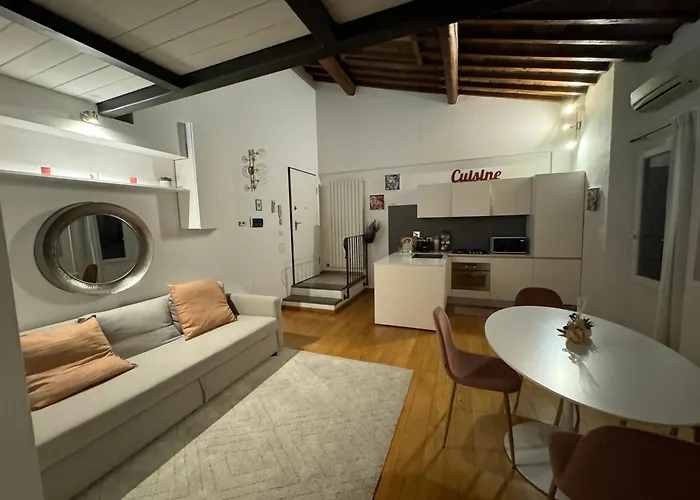 Apartment Romantic In Florence