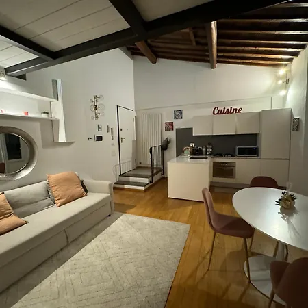 Apartment Romantic In Florence